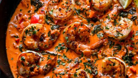 SHRIMP SKILLET WITH A CREAMY GARLIC-PAPRIKA MARINADE